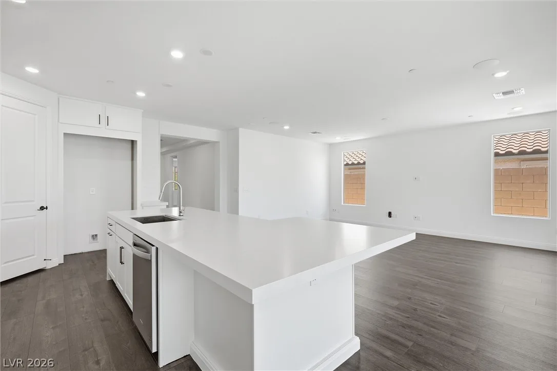 10899 Delparke Valley Avenue — photo 5