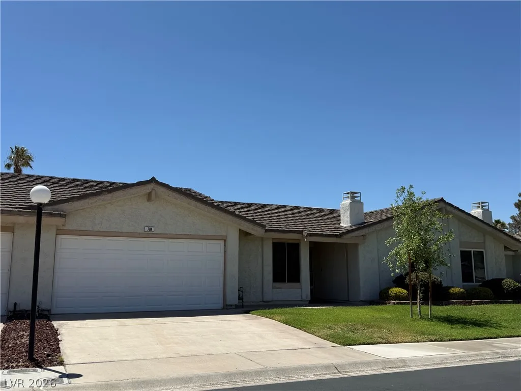704 Eastview Drive — photo 2