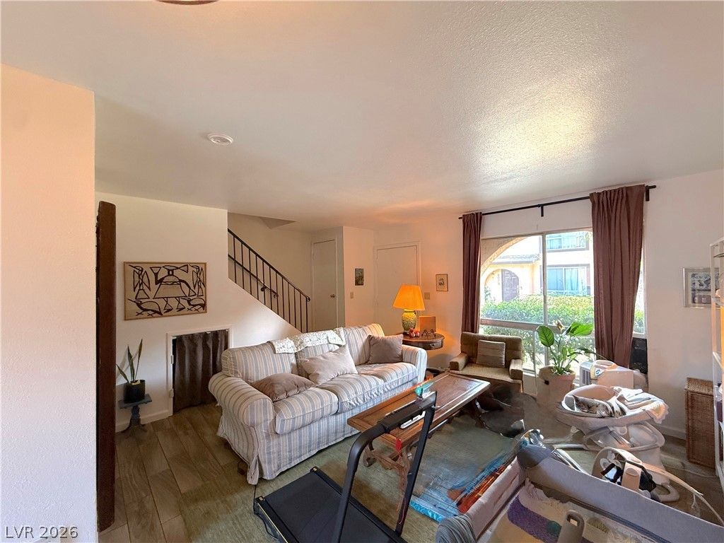 4029 Nightingale Court — photo 3 of 17