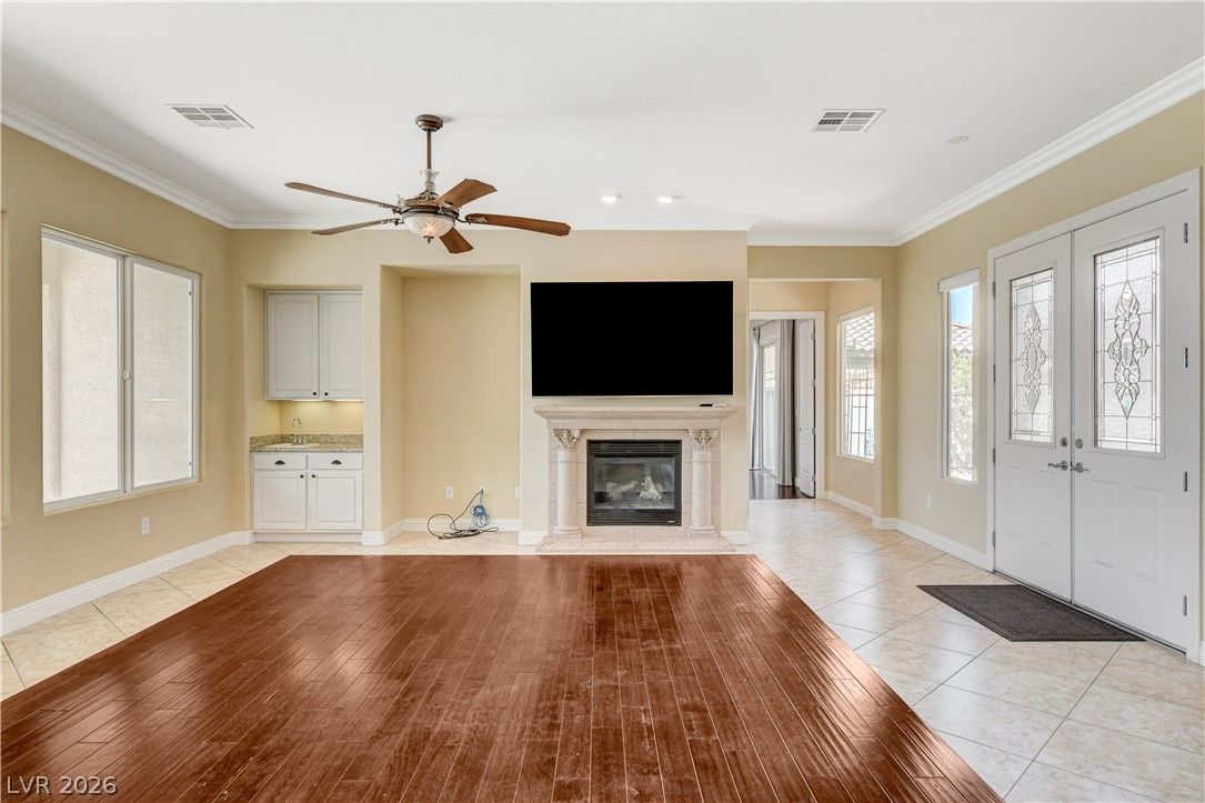 2370 Rosendale Village Avenue — photo 3 of 32