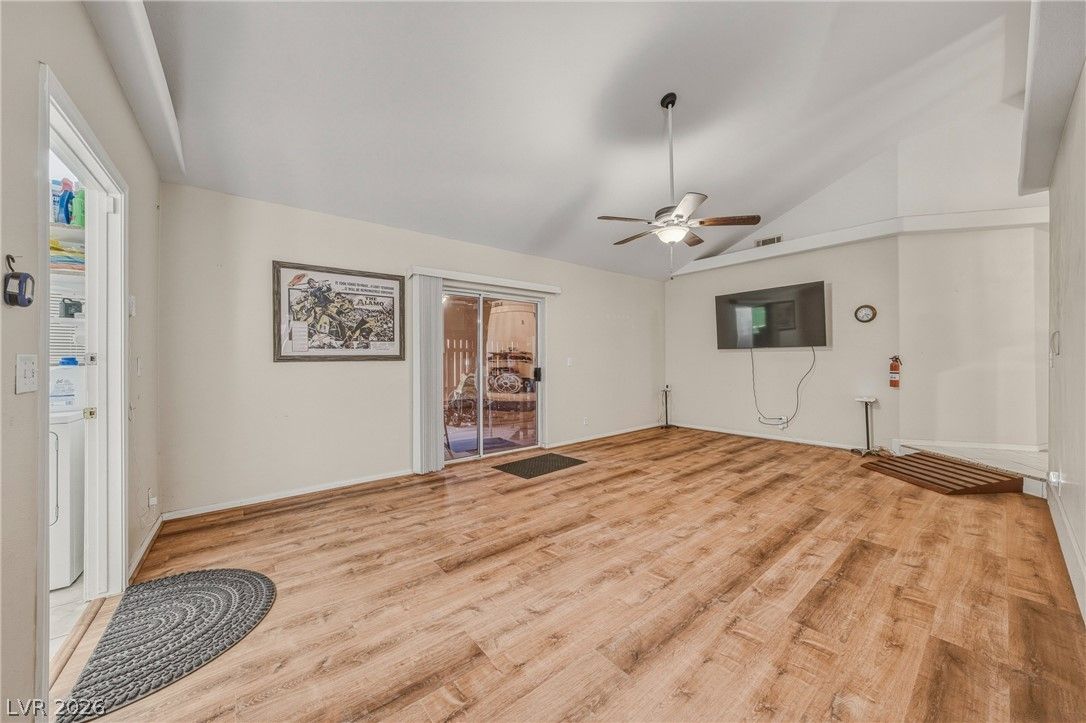 2335 Mount Charleston Drive — photo 2