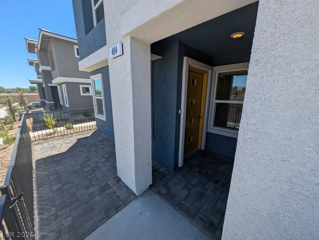 484 Golden Myna Avenue — photo 3