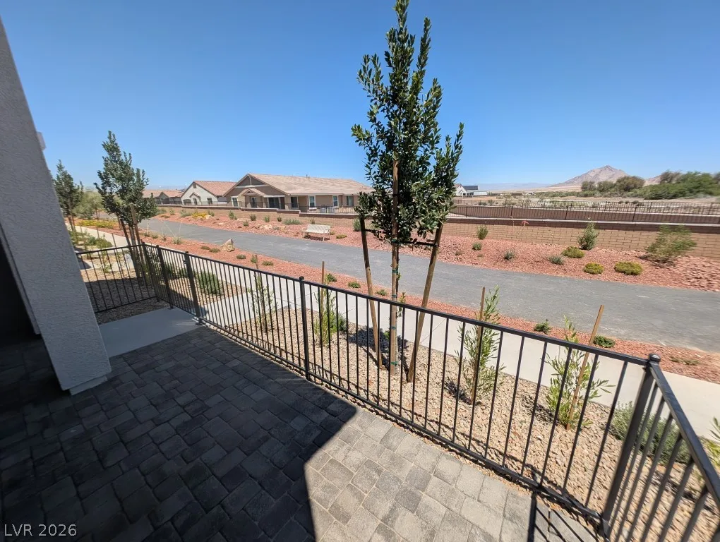 484 Golden Myna Avenue — photo 4