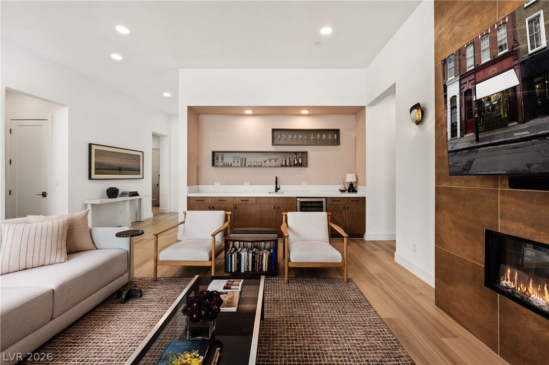 413 Vista Sunset Avenue — photo 3 of 37