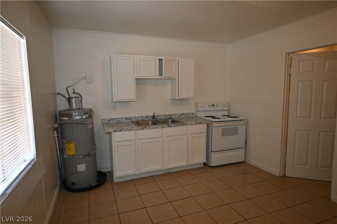 1007 C Street 3 — photo 3 of 11