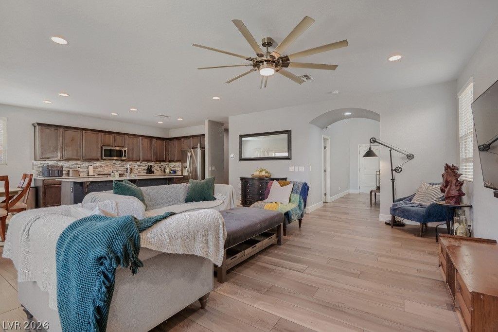 8964 Willow Break Avenue — photo 4 of 34