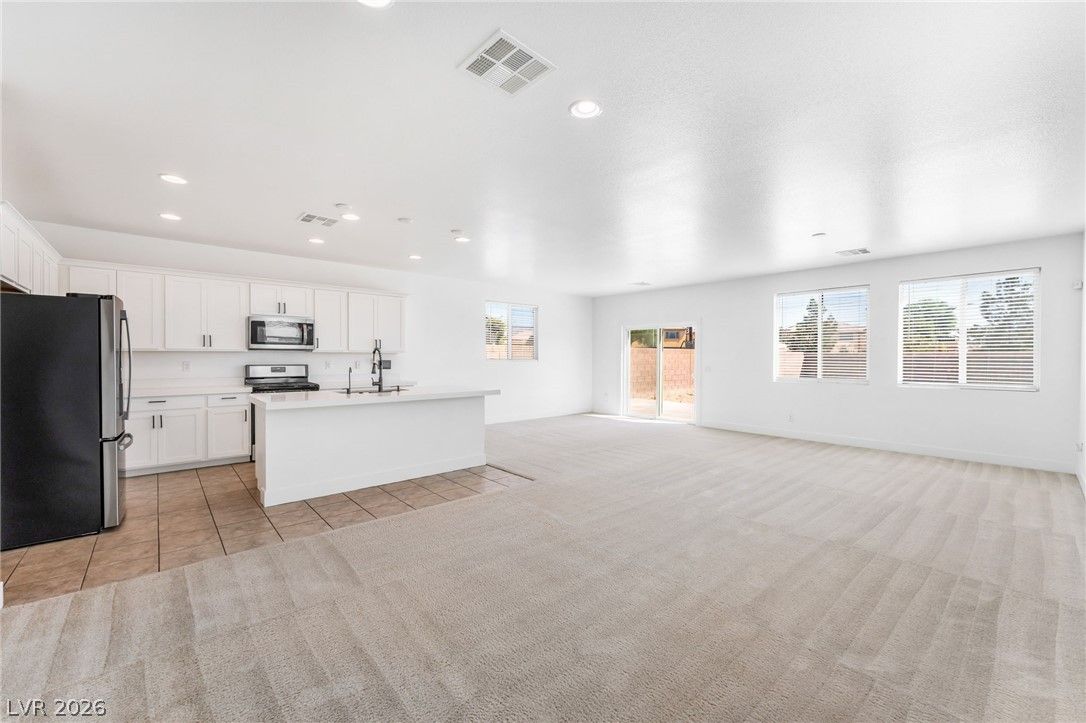 1002 Solemn Cactus Avenue — photo 3 of 23
