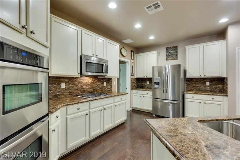 1077 Hickory Park Street — photo 2 of 12
