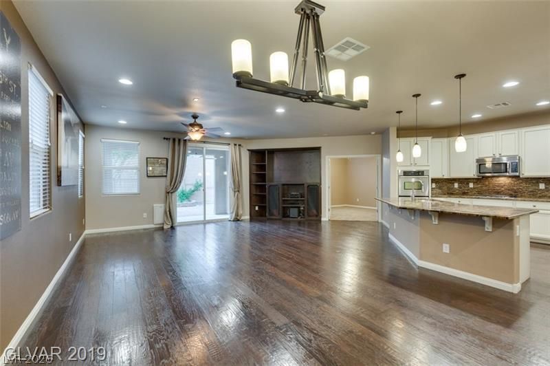1077 Hickory Park Street — photo 4 of 12
