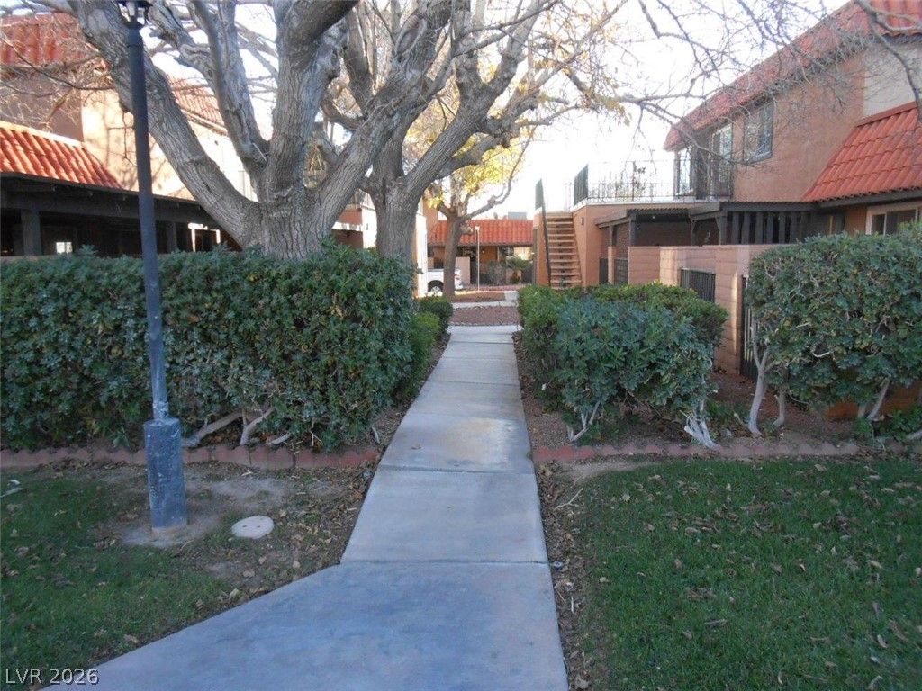 6671 Bubbling Brook Drive D — photo 2 of 27