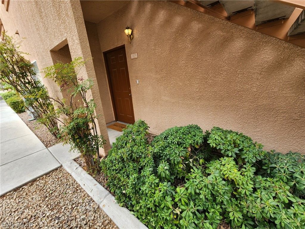 1050 East Cactus Avenue 1029 — photo 2