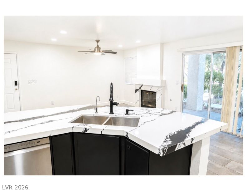 7900 Foxwood Place 102 — photo 4 of 21