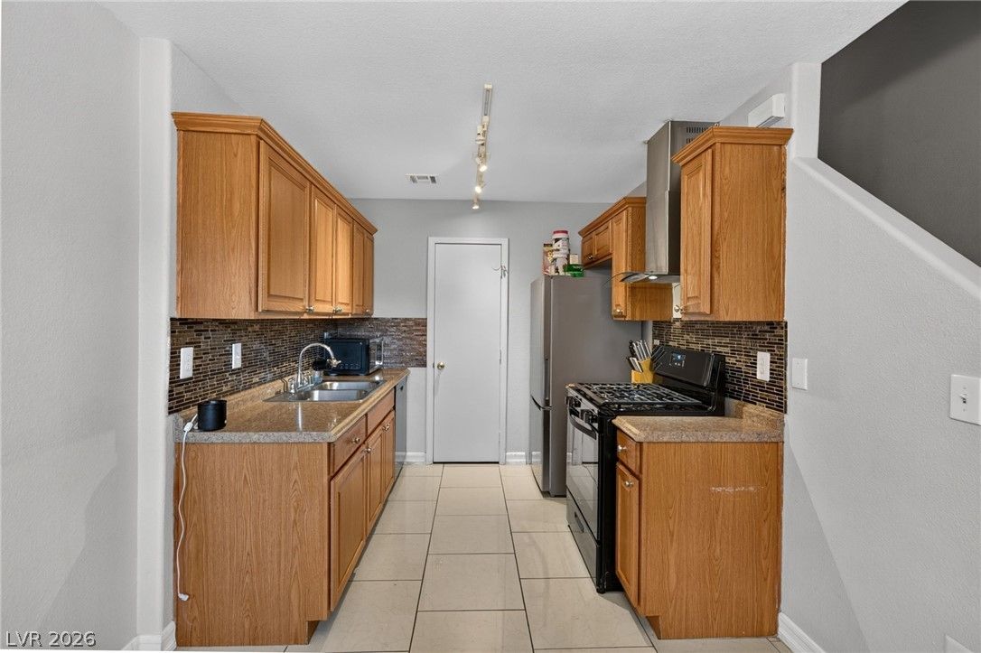 5330 East Charleston Boulevard 20 — photo 3