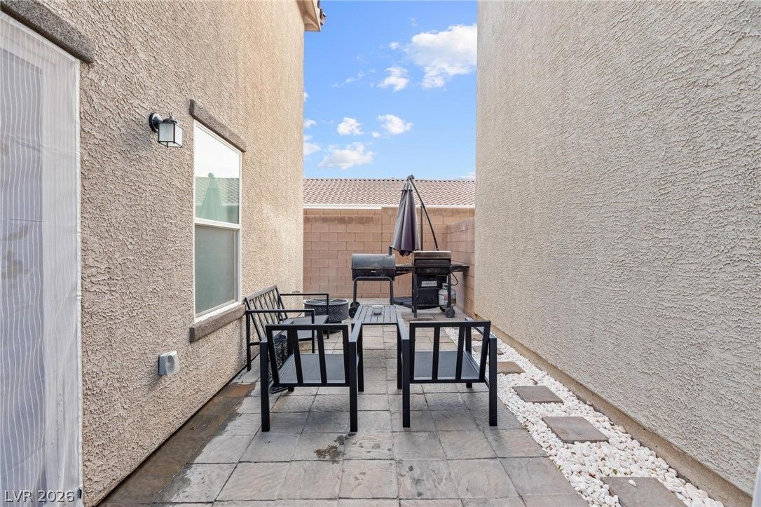 9247 Quartz Hills Avenue — photo 3