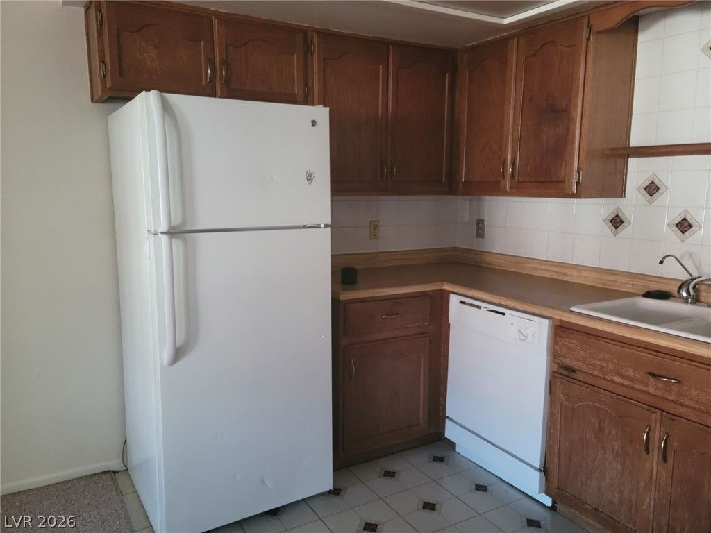6663 West Tropicana Avenue 202 — photo 3