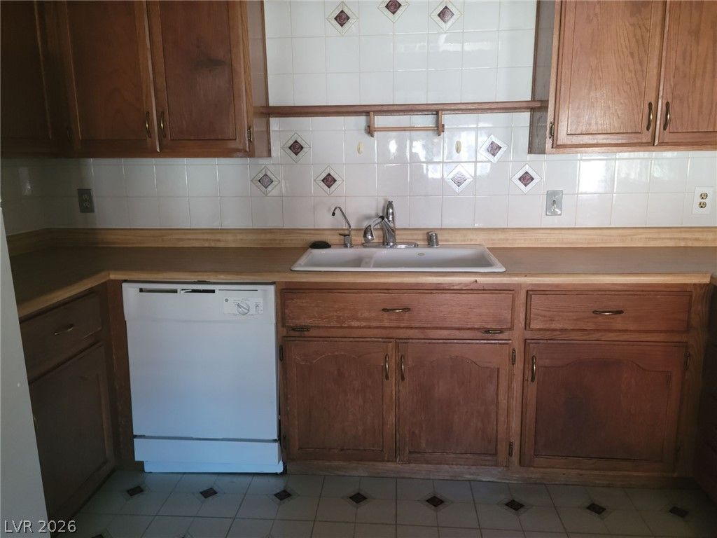 6663 West Tropicana Avenue 202 — photo 4