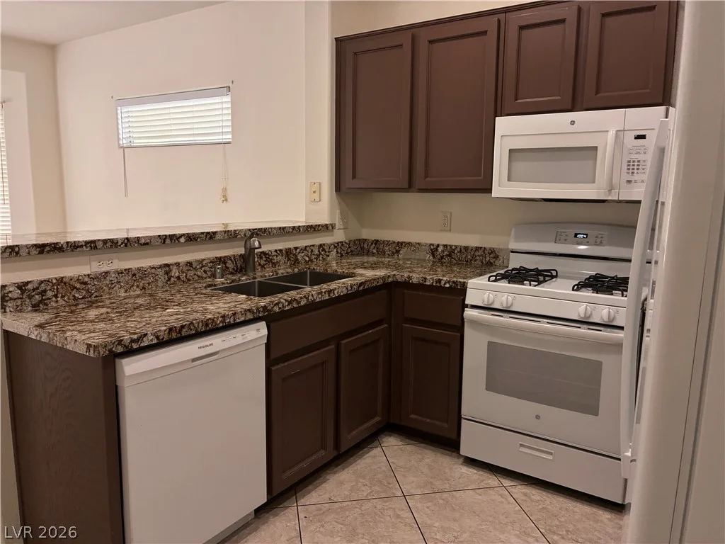 2581 Leighton Avenue — photo 5