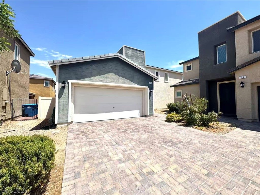 43 Heathrow Lake Avenue — photo 3 of 43