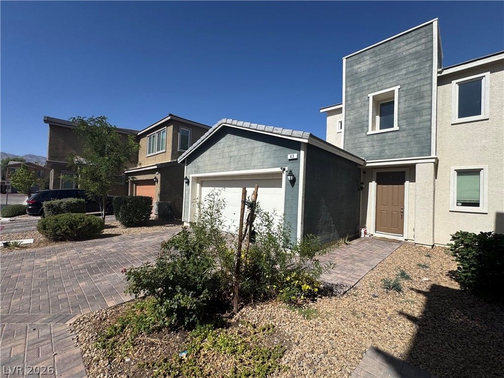 43 Heathrow Lake Avenue — photo 4 of 43