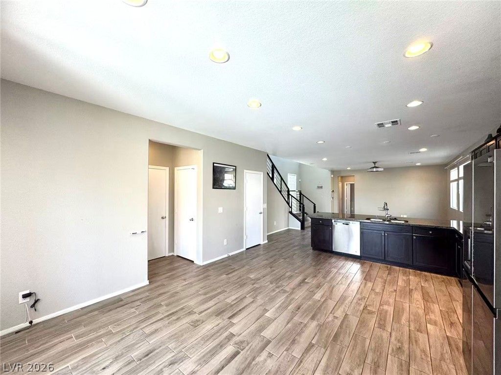 43 Heathrow Lake Avenue — photo 5 of 43