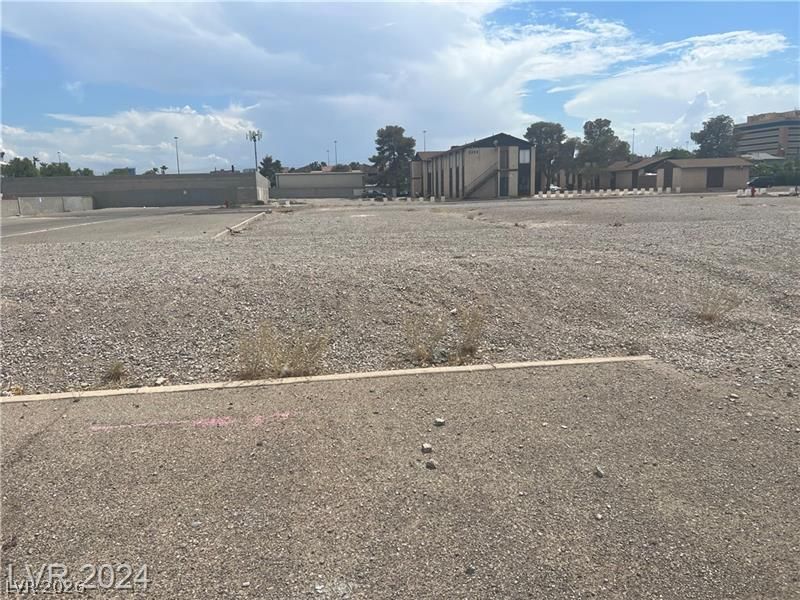 2201 Dunkee Way — photo 5 of 9