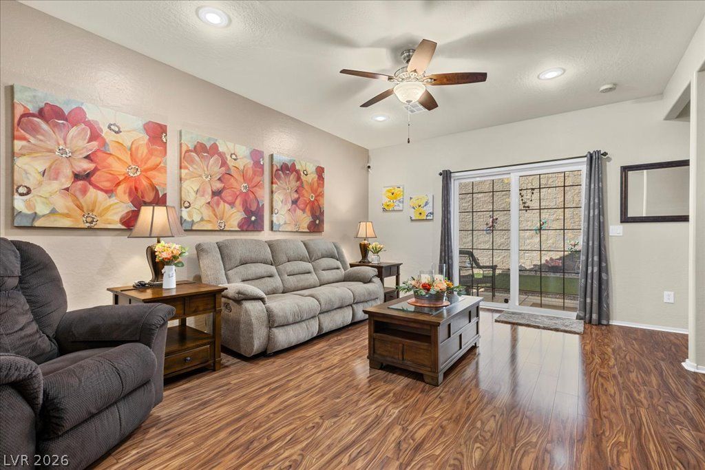 2562 Darda Street — photo 3 of 41