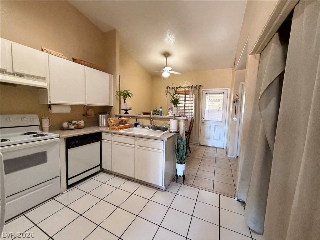3881 Soda Springs Drive — photo 3 of 9