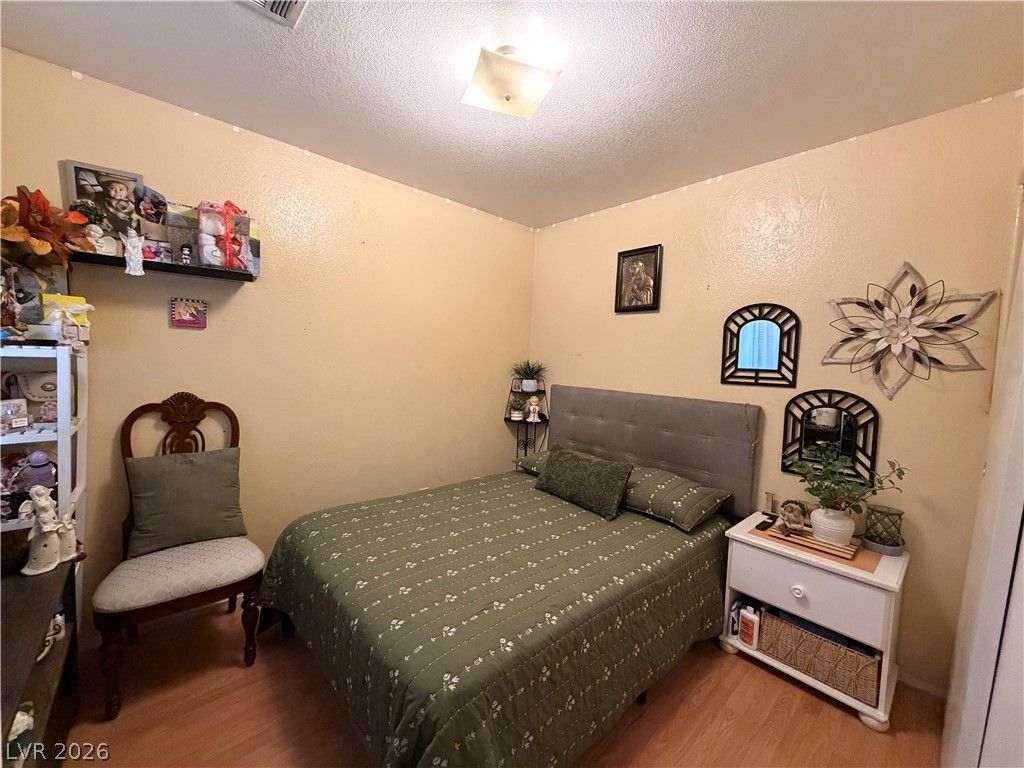 3881 Soda Springs Drive — photo 4 of 9
