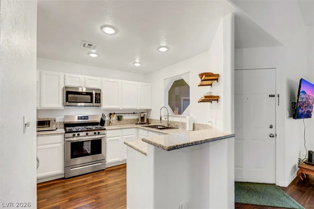 5036 South Rainbow Boulevard 204 — photo 5 of 21