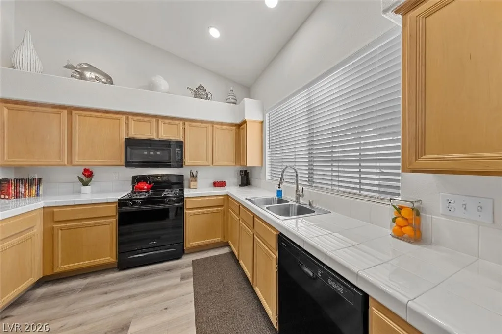 9962 Catalina Canyon Avenue — photo 4