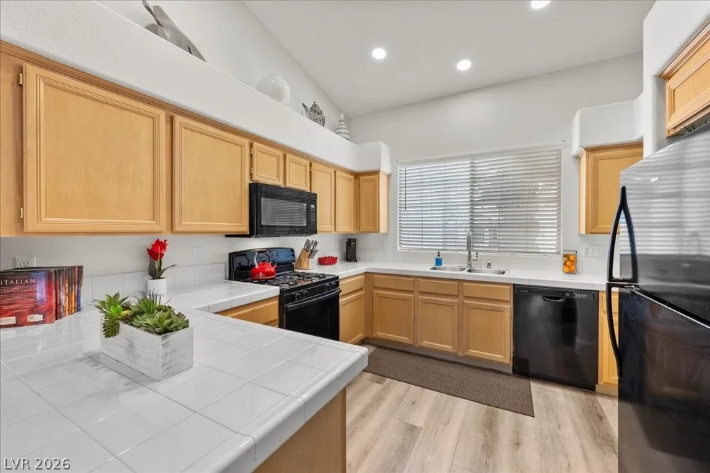 9962 Catalina Canyon Avenue — photo 5