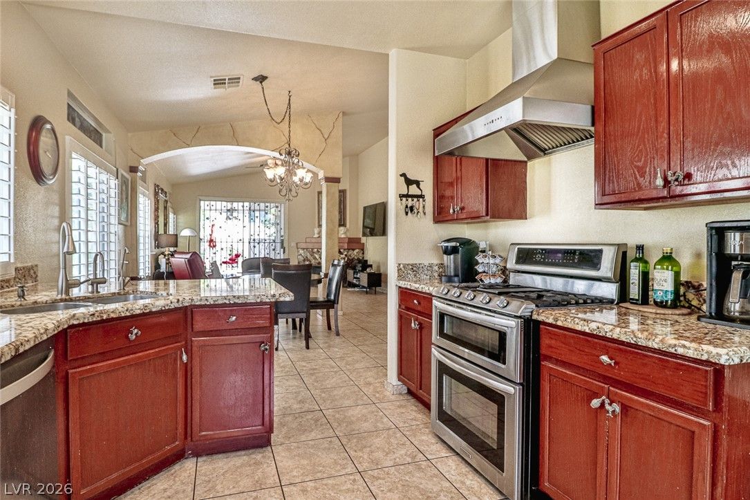 5752 Shermer Court — photo 4
