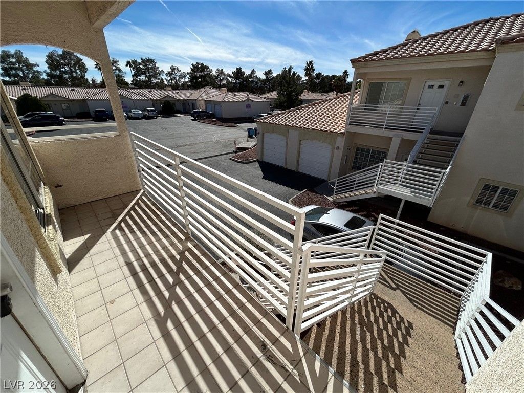 1900 North Torrey Pines Drive 217 — photo 2
