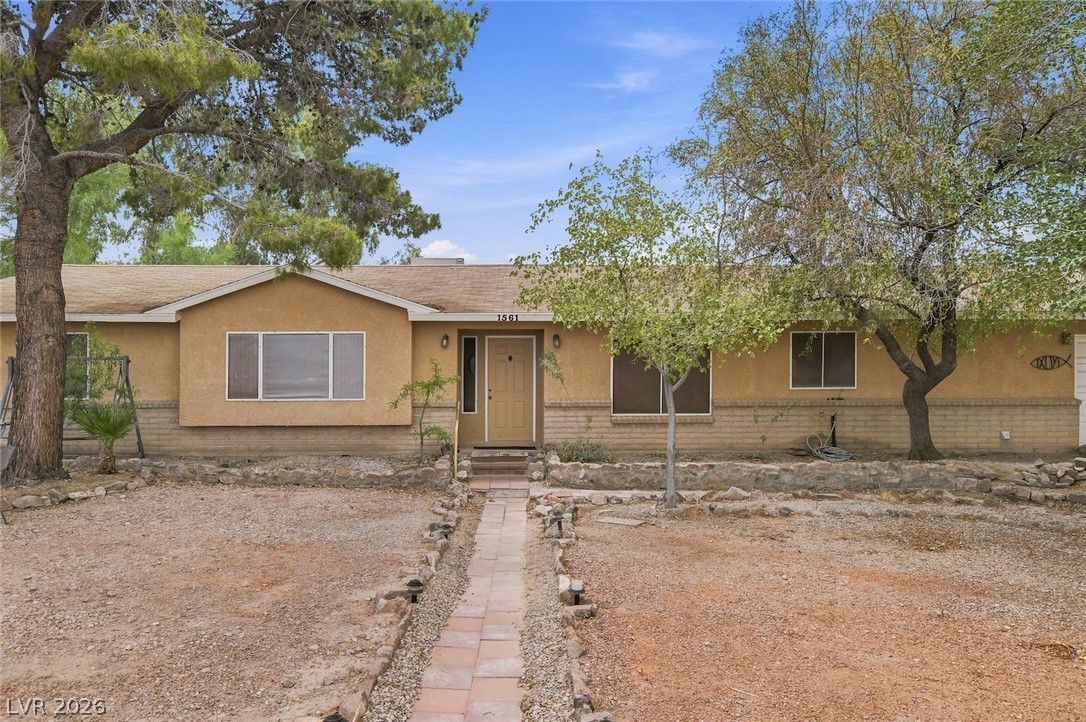 1561 Equestrian Drive — photo 2