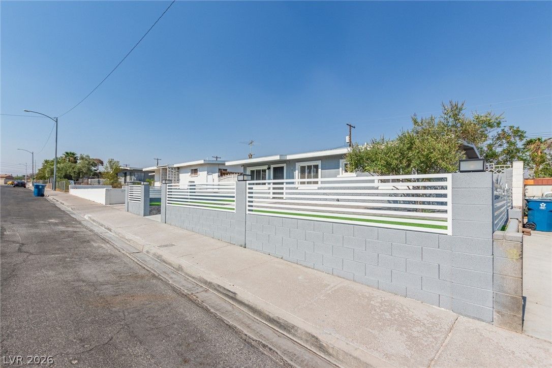1028 Nassau Drive — photo 4