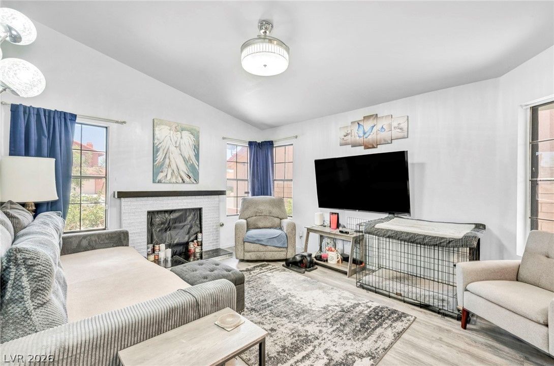 4735 Belshire Drive — photo 5