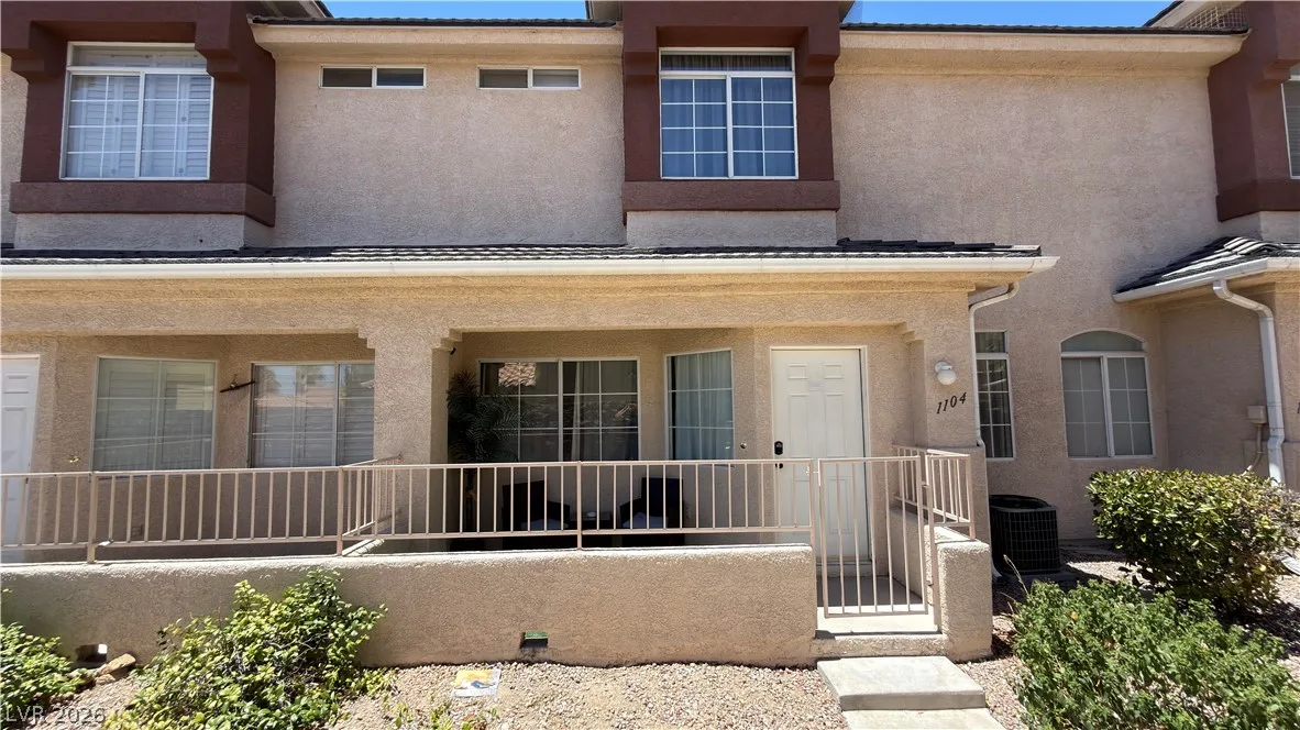 1104 Dusty Creek Street — photo 2