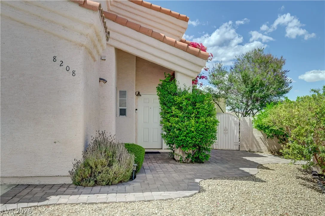 8208 Renfrew Drive — photo 3