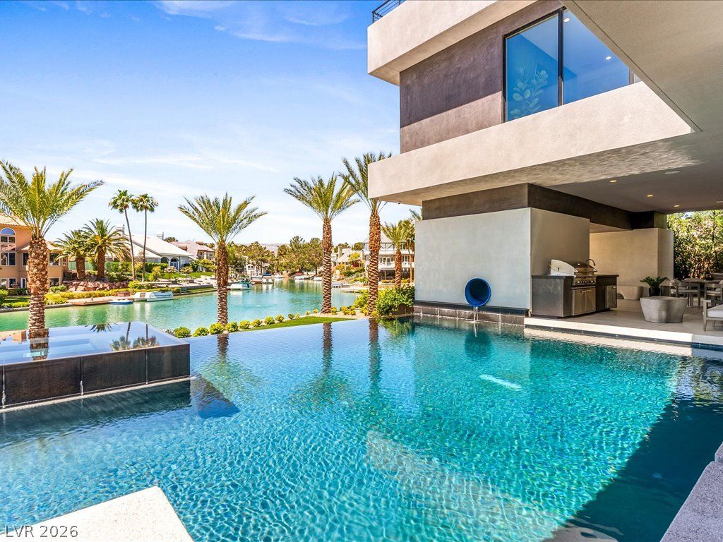 8733 Newport Isle Court — photo 4