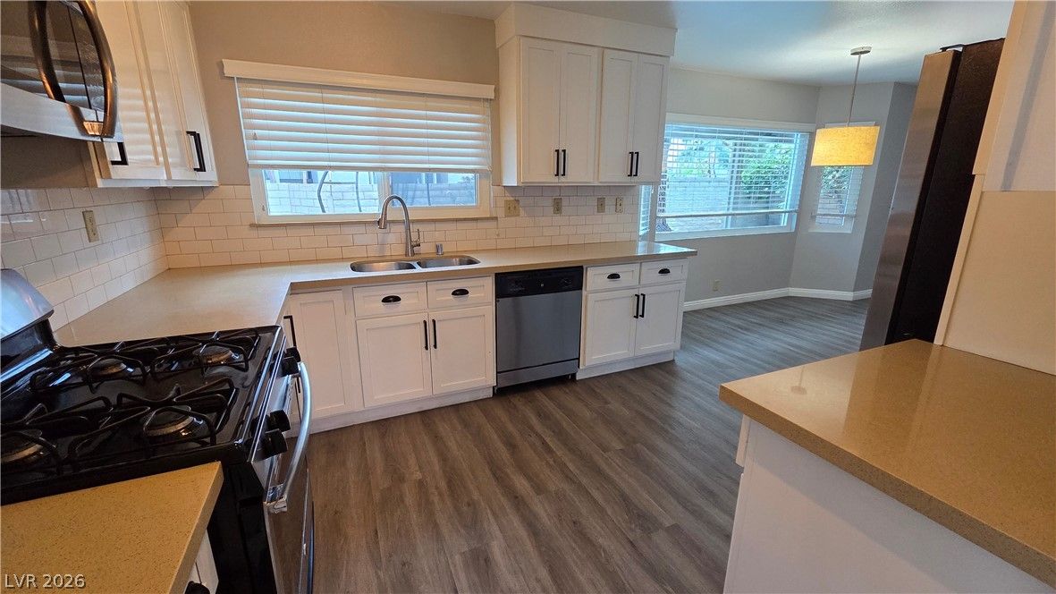 2366 Belvedere Drive — photo 4 of 30