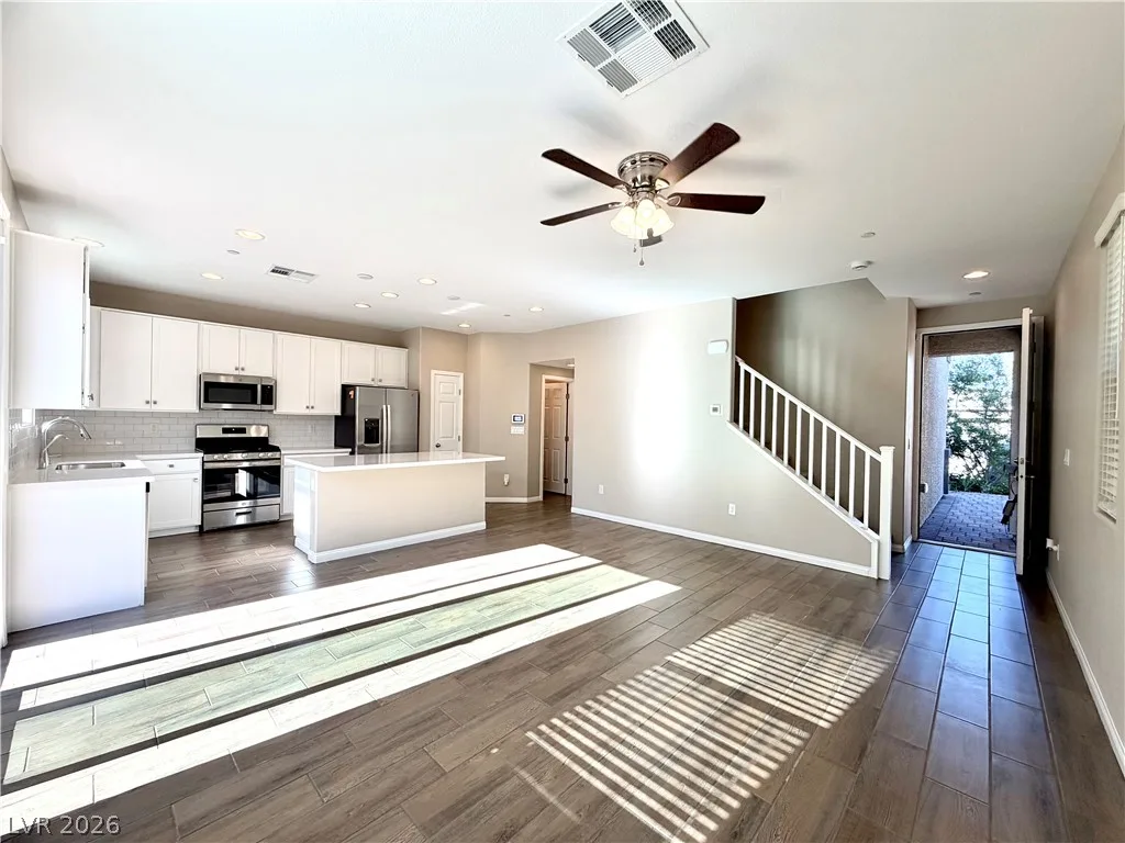 5039 Tranquil View Street — photo 2
