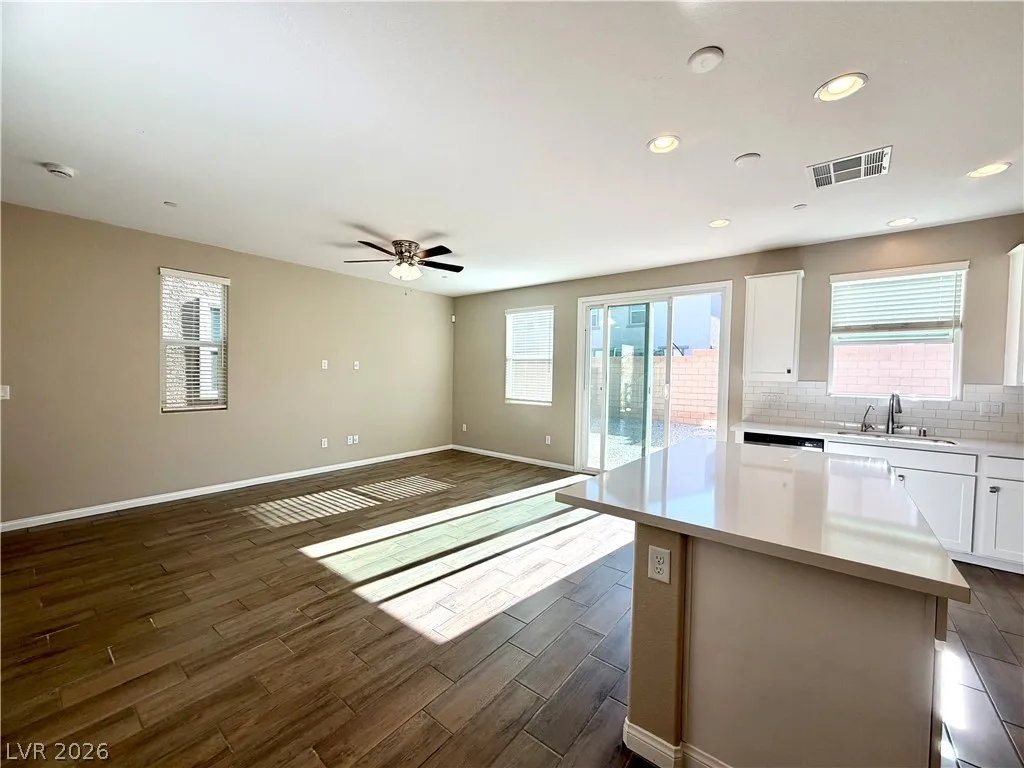 5039 Tranquil View Street — photo 3