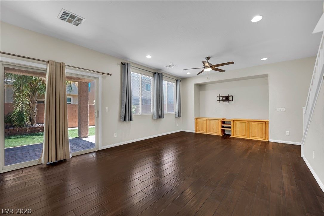 6648 Autumn Breeze Street — photo 5