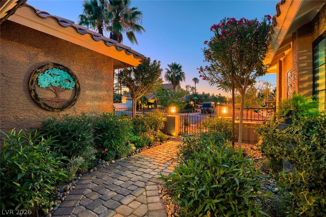 10005 North Mahogany Grove Lane — photo 4 of 27