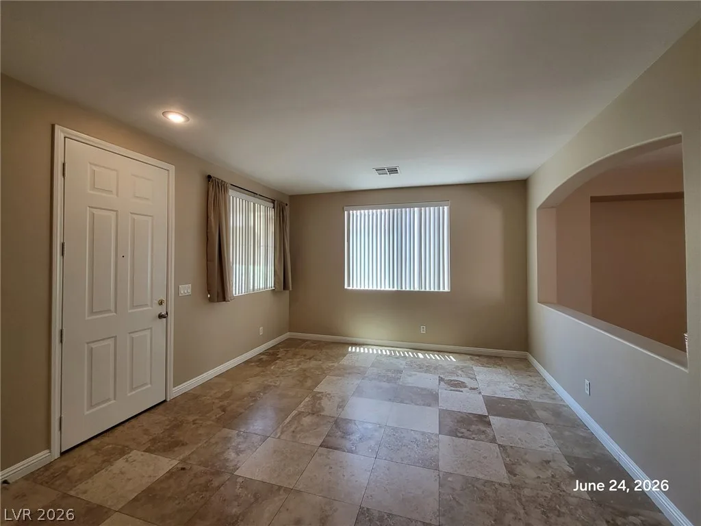 5535 Cresent Valley Street — photo 2