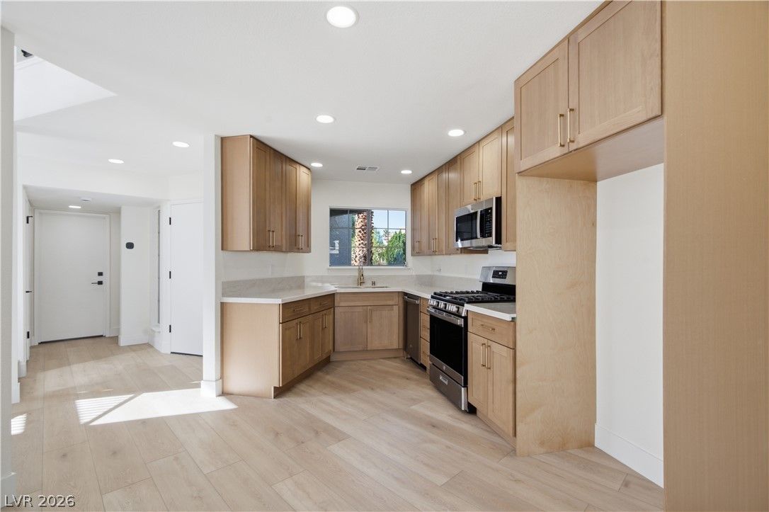 6608 Kirwan Heights Way — photo 2