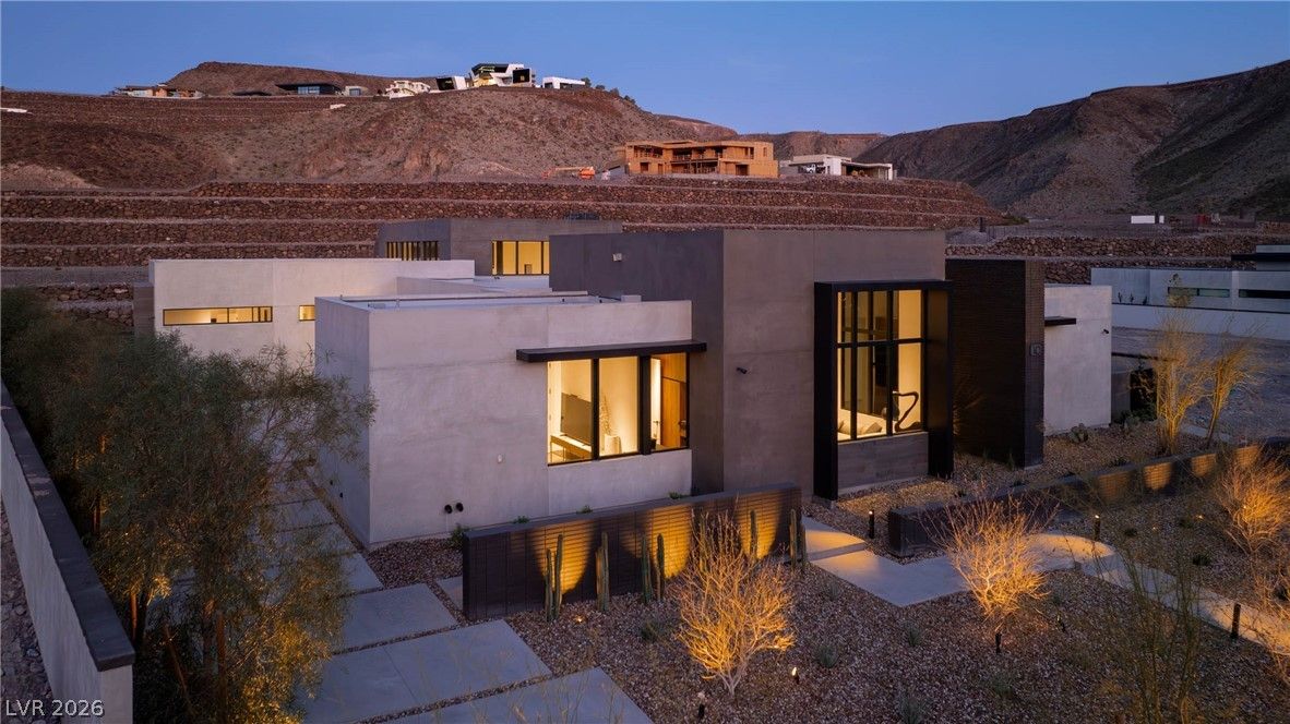 10 Sanctuary Peak Court — photo 4