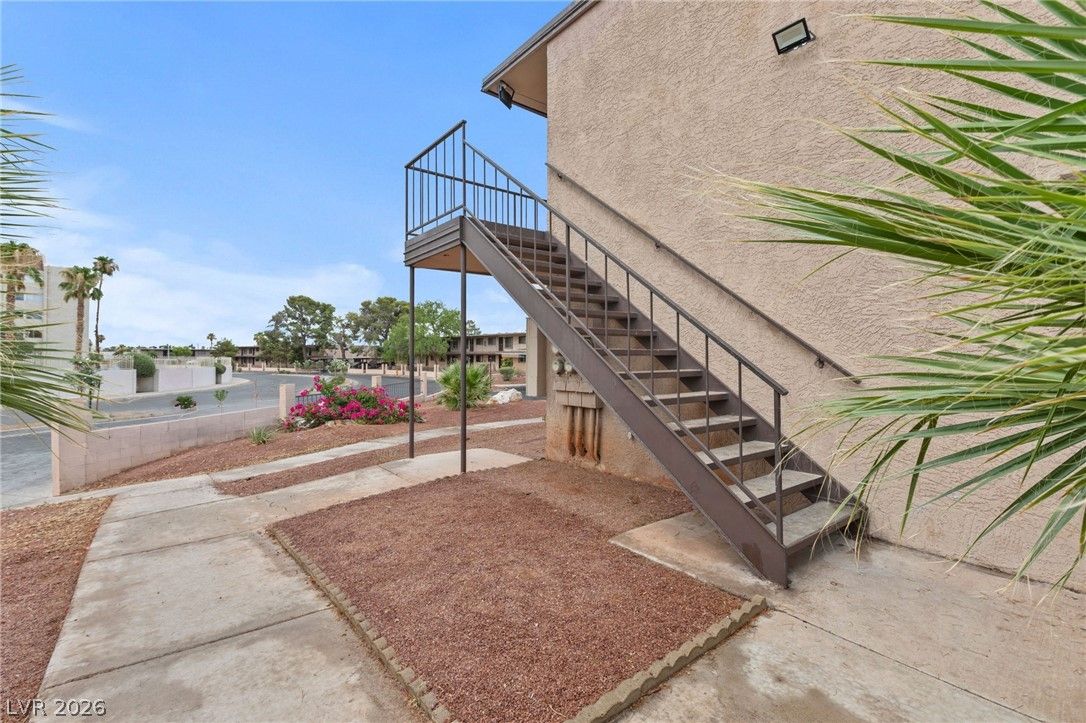 555 South Royal Crest Circle 9 — photo 3 of 20