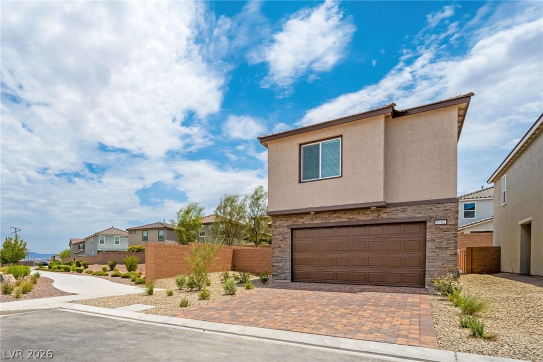9761 Sunsent Canyon Avenue — photo 3 of 26