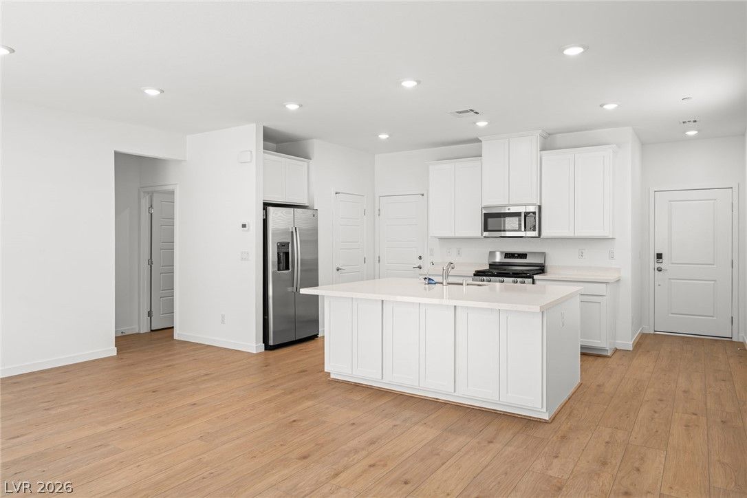 9761 Sunsent Canyon Avenue — photo 4 of 26